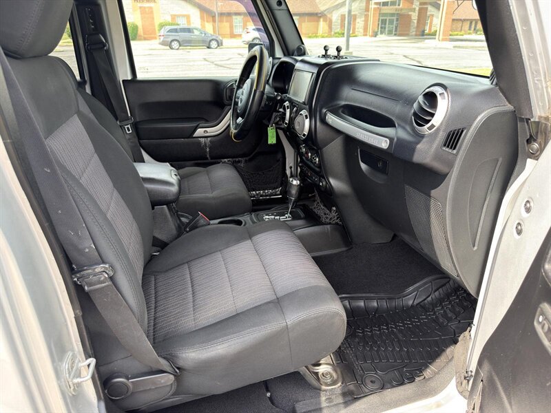 2012 Jeep Wrangler Unlimited Sahara - Photo 14 - Indianapolis, IN 46234