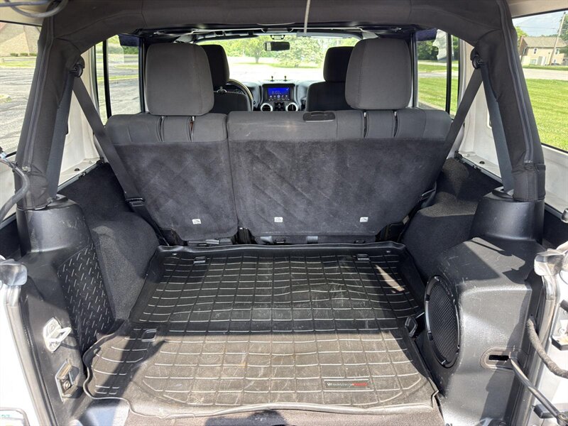 2012 Jeep Wrangler Unlimited Sahara - Photo 24 - Indianapolis, IN 46234