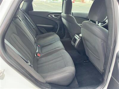 2016 Chrysler 200 Limited   - Photo 13 - Indianapolis, IN 46234
