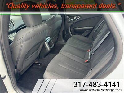 2016 Chrysler 200 Limited - Photo 11 - Indianapolis, IN 46234