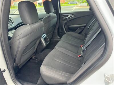 2016 Chrysler 200 Limited   - Photo 11 - Indianapolis, IN 46234