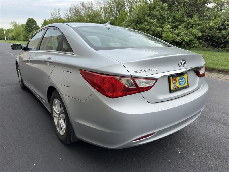 2013 Hyundai SONATA GLS - Photo 6 - Indianapolis, IN 46234