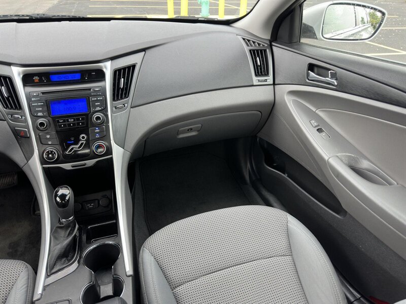 2013 Hyundai SONATA GLS - Photo 9 - Indianapolis, IN 46234