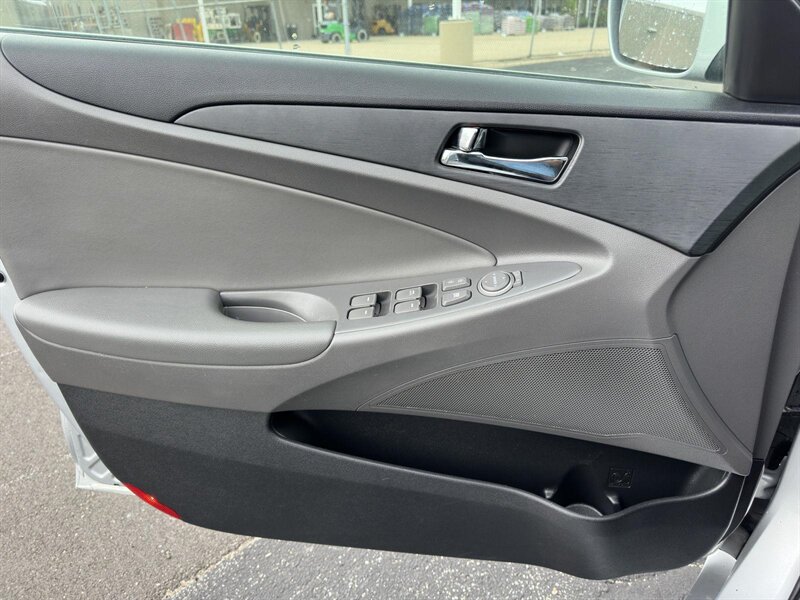 2013 Hyundai SONATA GLS - Photo 23 - Indianapolis, IN 46234