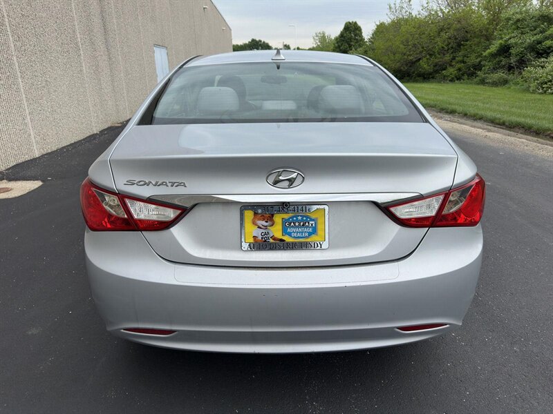 2013 Hyundai SONATA GLS - Photo 5 - Indianapolis, IN 46234