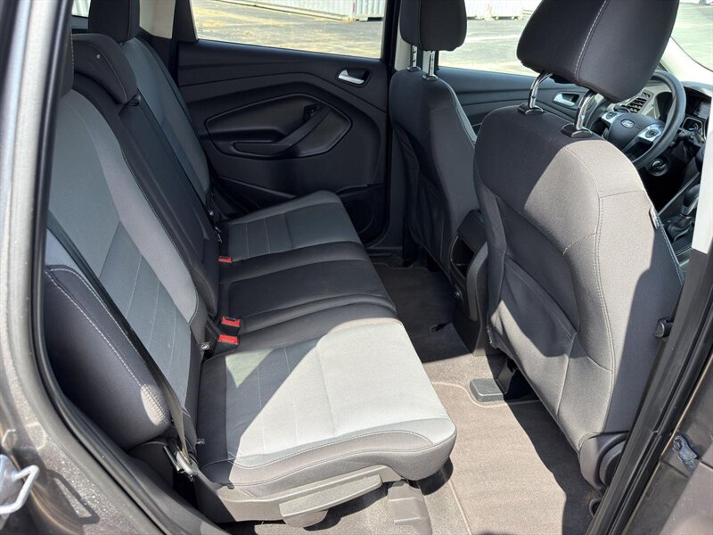 2016 Ford Escape SE - Photo 9 - Indianapolis, IN 46234