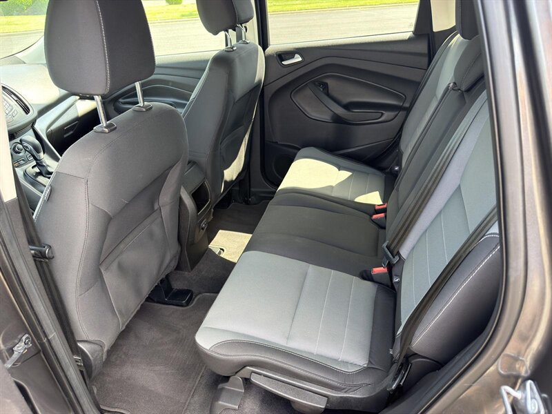 2016 Ford Escape SE - Photo 8 - Indianapolis, IN 46234