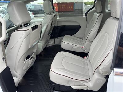 2018 Chrysler Pacifica Limited   - Photo 10 - Indianapolis, IN 46234