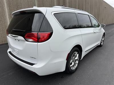 2018 Chrysler Pacifica Limited   - Photo 4 - Indianapolis, IN 46234