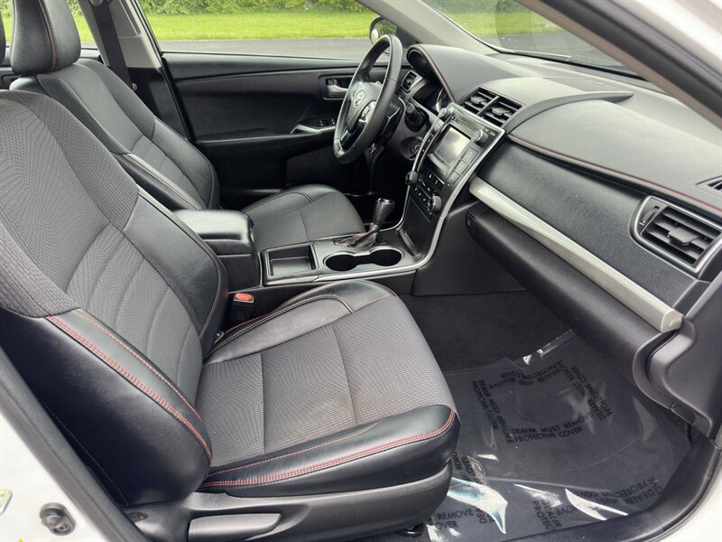 2017 Toyota Camry SE - Photo 14 - Indianapolis, IN 46234