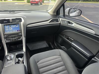 2017 Ford Fusion SE - Photo 8 - Indianapolis, IN 46234