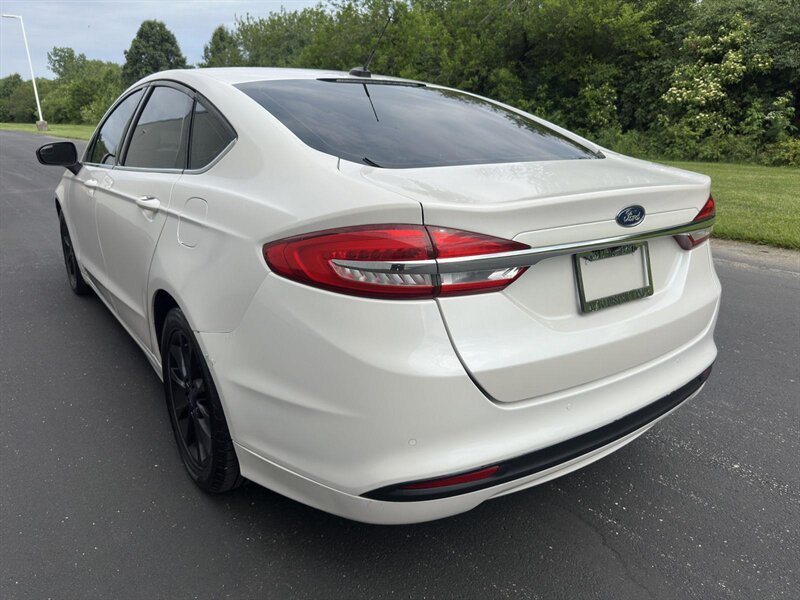 2017 Ford Fusion SE - Photo 6 - Indianapolis, IN 46234