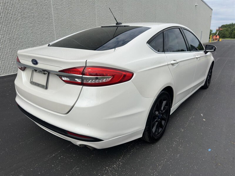 2017 Ford Fusion SE - Photo 4 - Indianapolis, IN 46234