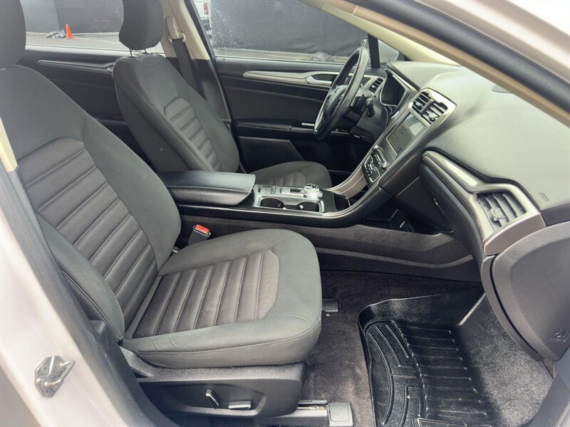 2017 Ford Fusion SE - Photo 13 - Indianapolis, IN 46234