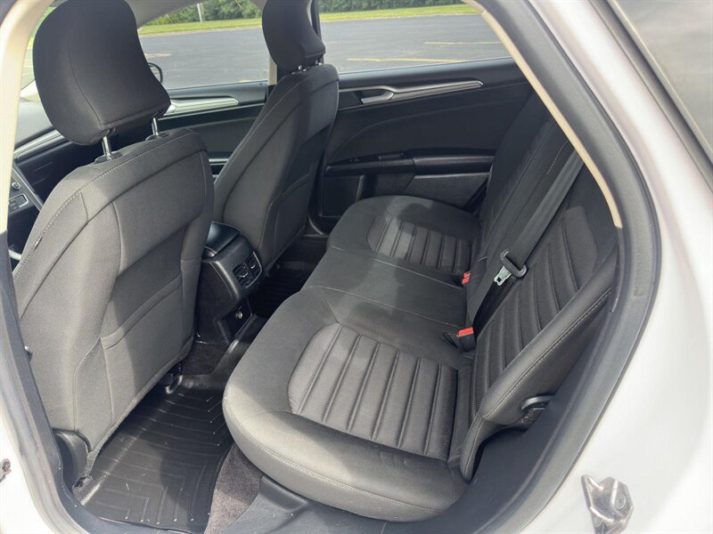 2017 Ford Fusion SE - Photo 10 - Indianapolis, IN 46234
