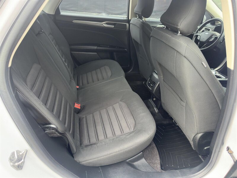 2017 Ford Fusion SE - Photo 12 - Indianapolis, IN 46234