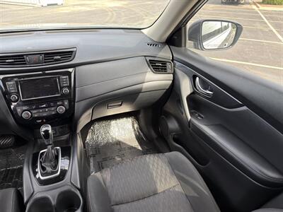 2018 Nissan Rogue S   - Photo 9 - Indianapolis, IN 46234