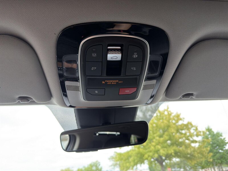 2022 Hyundai SANTA FE Hybrid SEL Premium - Photo 38 - Indianapolis, IN 46234