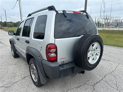 2005 Jeep Liberty Renegade   - Photo 6 - Indianapolis, IN 46234