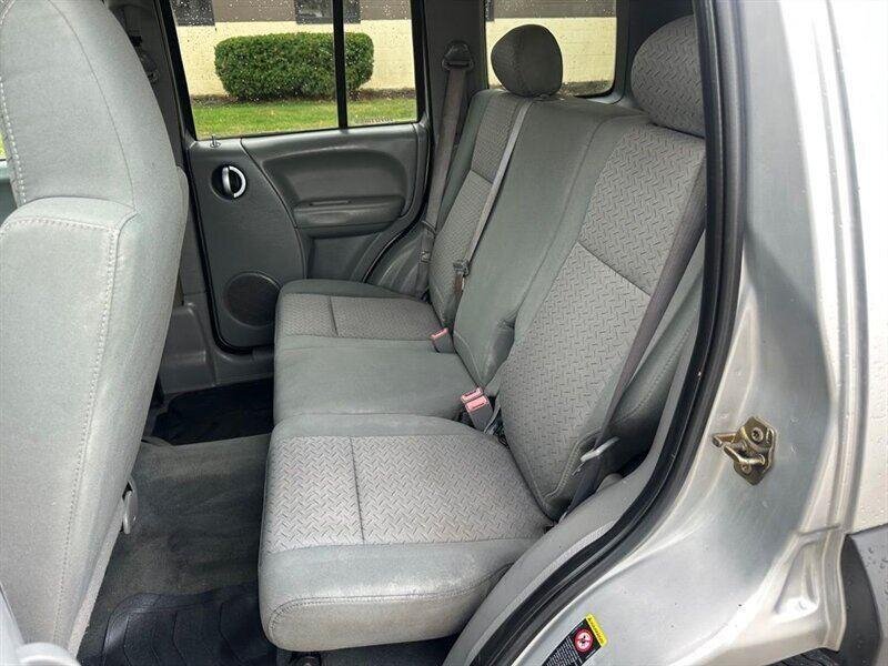 2005 Jeep Liberty Renegade - Photo 9 - Indianapolis, IN 46234