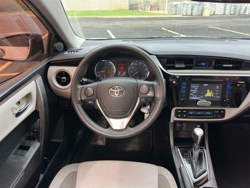 2017 Toyota Corolla LE - Photo 8 - Indianapolis, IN 46234