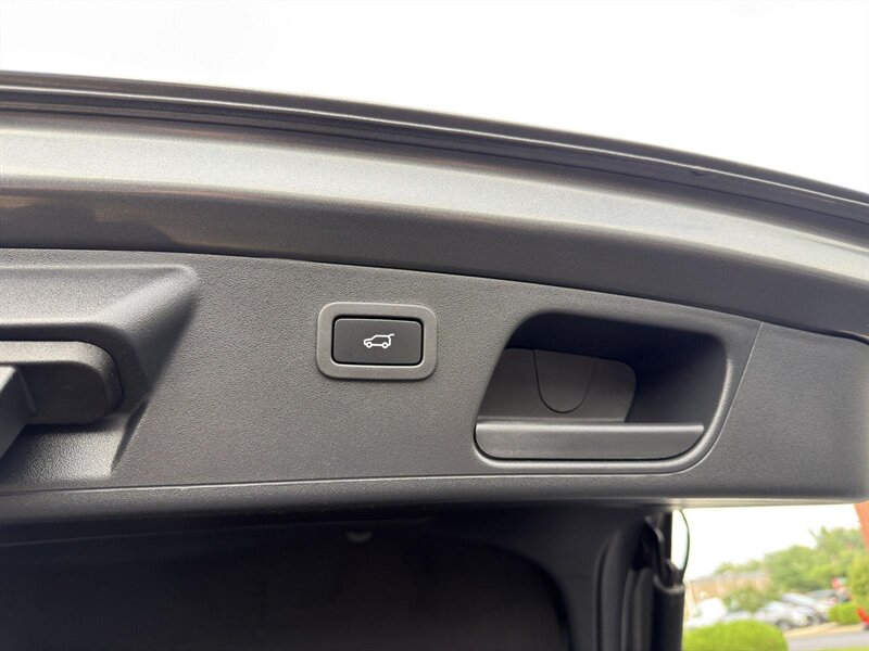 2020 Jaguar E-PACE P300 R-Dynamic S - Photo 37 - Indianapolis, IN 46234