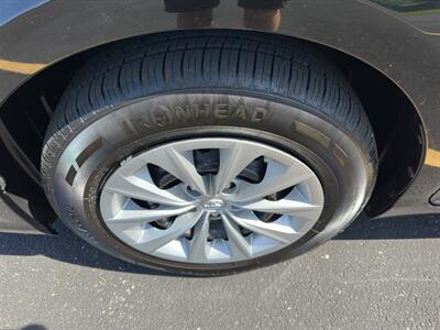 2015 Toyota Camry LE   - Photo 32 - Indianapolis, IN 46234