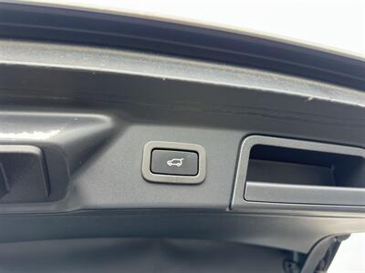 2022 Land Rover Range Rover Velar P250 R-Dynamic S   - Photo 38 - Indianapolis, IN 46234