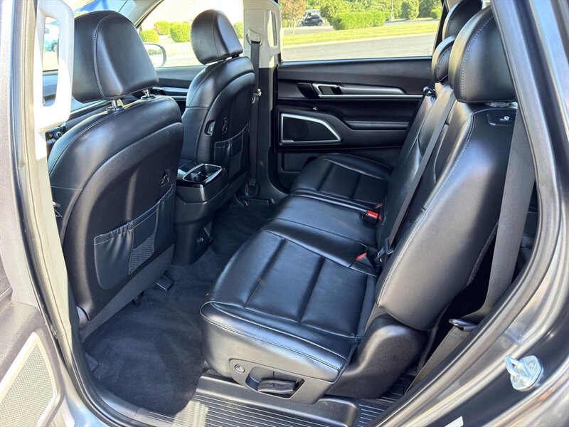 2022 Kia Telluride LX - Photo 11 - Indianapolis, IN 46234