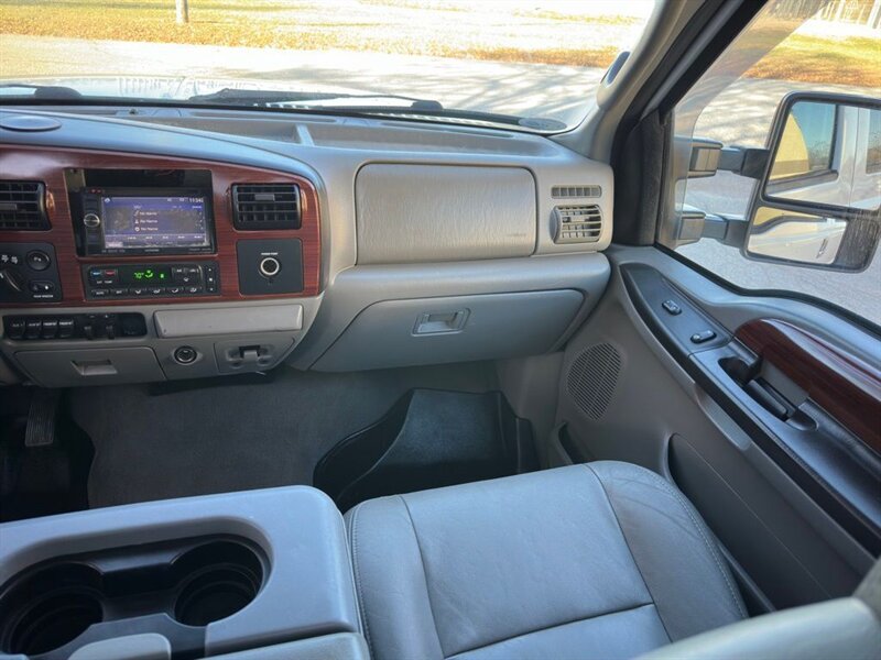 2005 Ford F-350 Lariat DRW - Photo 9 - Indianapolis, IN 46234