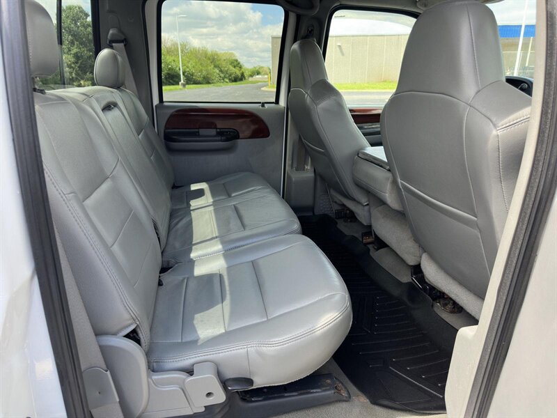 2005 Ford F-350 Lariat DRW - Photo 16 - Indianapolis, IN 46234