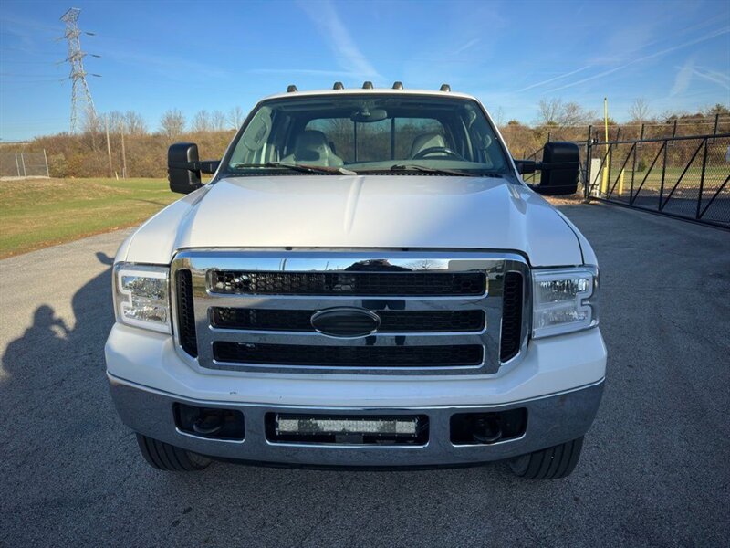 2005 Ford F-350 Lariat DRW - Photo 2 - Indianapolis, IN 46234