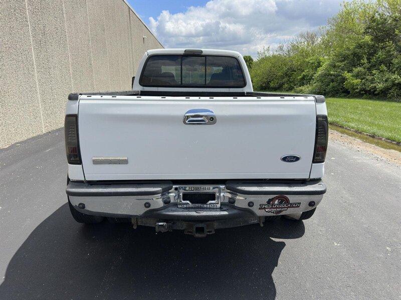 2005 Ford F-350 Lariat DRW - Photo 5 - Indianapolis, IN 46234