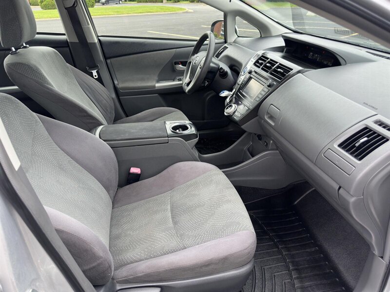 2012 Toyota Prius v Two - Photo 14 - Indianapolis, IN 46234