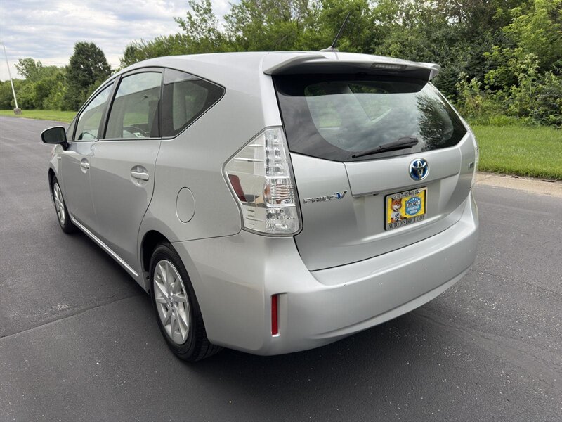 2012 Toyota Prius v Two - Photo 6 - Indianapolis, IN 46234
