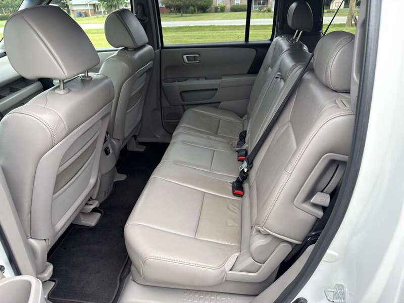 2010 Honda Pilot EX-L - Photo 11 - Indianapolis, IN 46234
