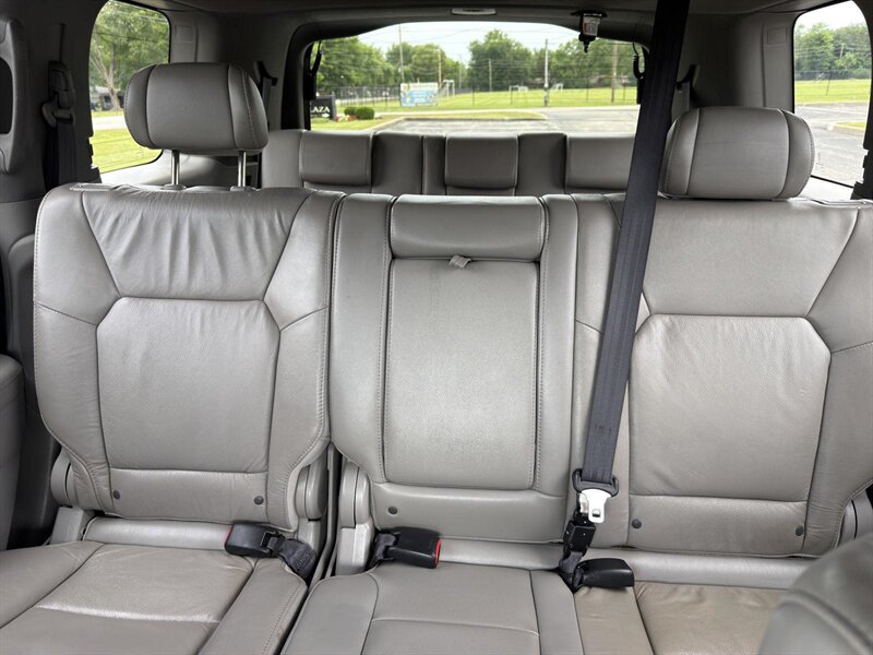 2010 Honda Pilot EX-L - Photo 12 - Indianapolis, IN 46234