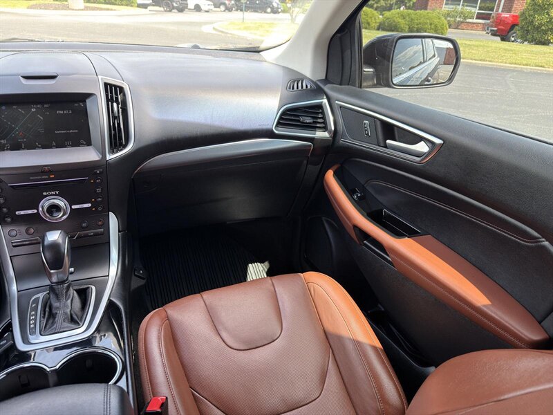 2018 Ford Edge Titanium - Photo 9 - Indianapolis, IN 46234