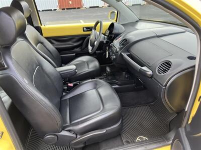 2010 Volkswagen Beetle   - Photo 11 - Indianapolis, IN 46234