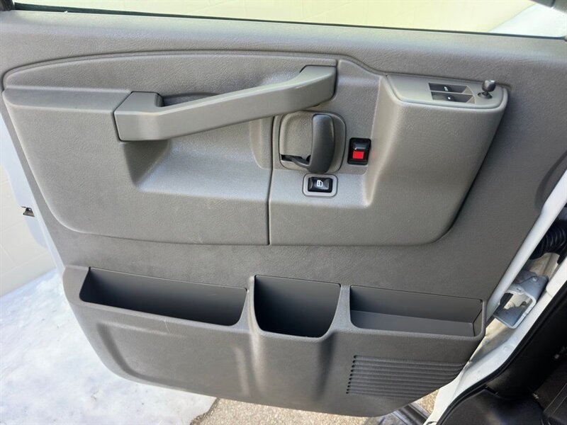2020 Chevrolet Express LT Passenger - Photo 20 - Indianapolis, IN 46234