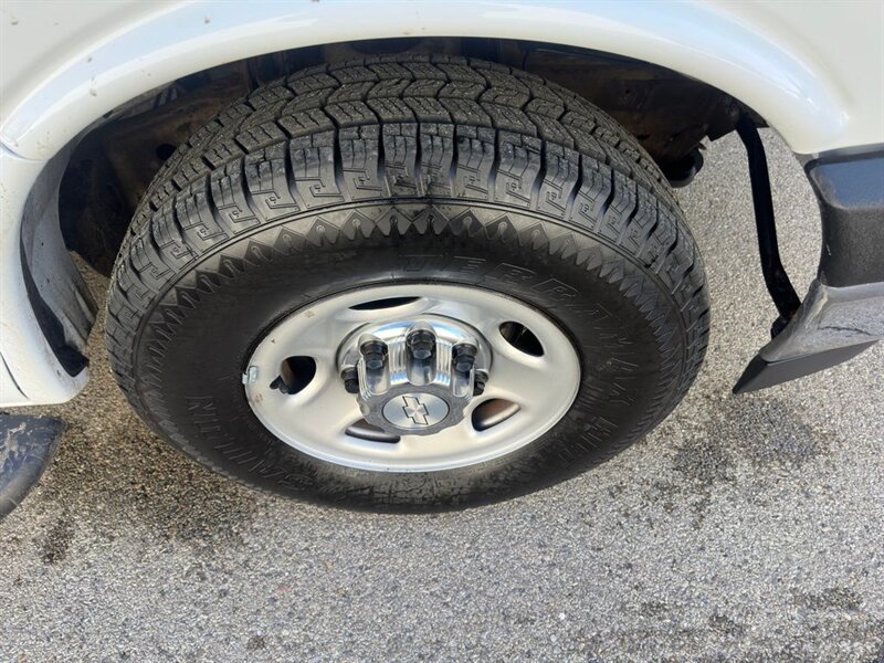 2020 Chevrolet Express LT Passenger - Photo 26 - Indianapolis, IN 46234