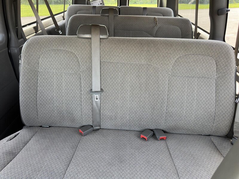 2020 Chevrolet Express LT Passenger - Photo 11 - Indianapolis, IN 46234