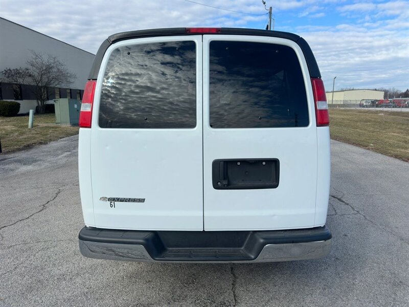2020 Chevrolet Express LT Passenger - Photo 5 - Indianapolis, IN 46234