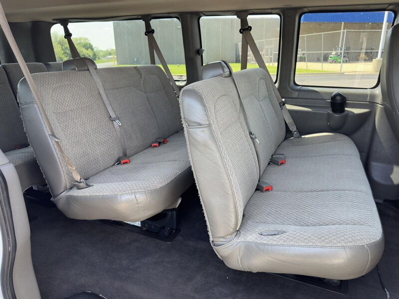 2020 Chevrolet Express LT Passenger - Photo 13 - Indianapolis, IN 46234