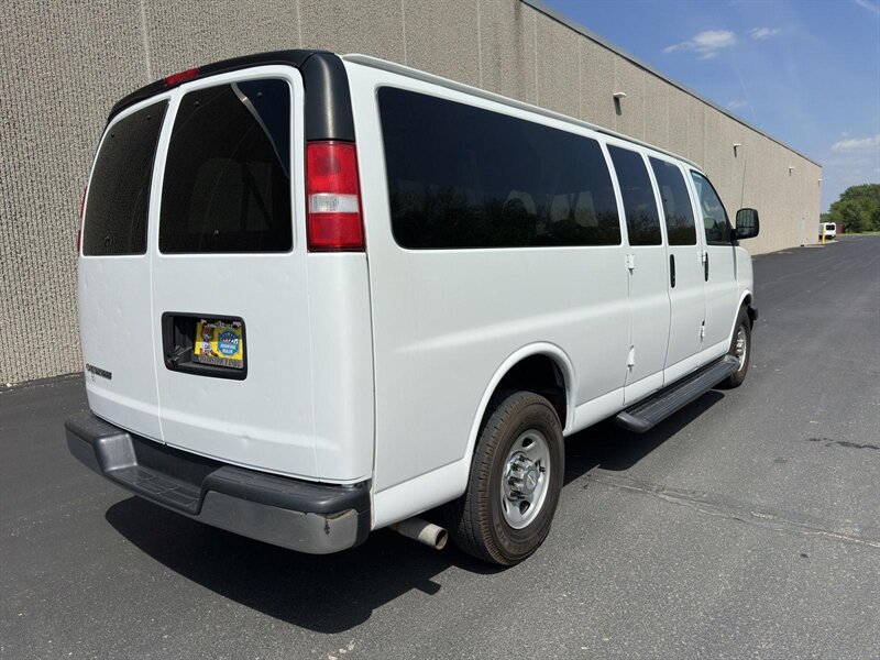 2020 Chevrolet Express LT Passenger - Photo 4 - Indianapolis, IN 46234