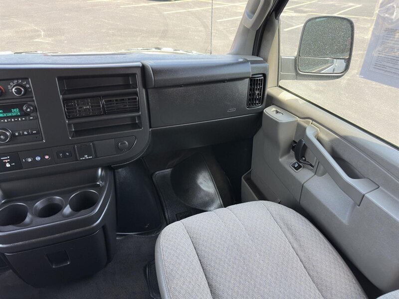 2020 Chevrolet Express LT Passenger - Photo 9 - Indianapolis, IN 46234