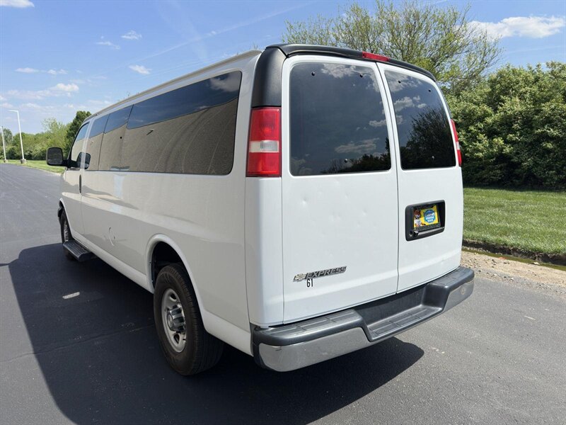 2020 Chevrolet Express LT Passenger - Photo 6 - Indianapolis, IN 46234