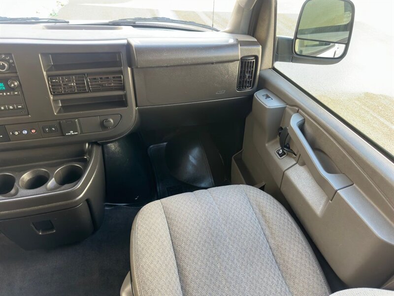 2020 Chevrolet Express LT Passenger - Photo 9 - Indianapolis, IN 46234