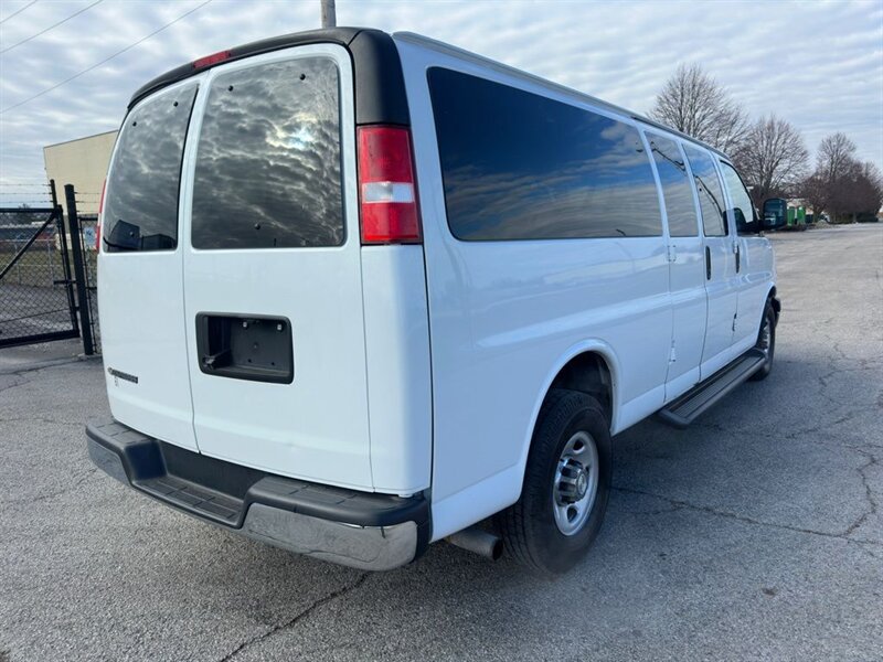 2020 Chevrolet Express LT Passenger - Photo 4 - Indianapolis, IN 46234