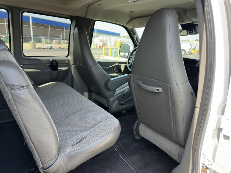 2020 Chevrolet Express LT Passenger - Photo 14 - Indianapolis, IN 46234